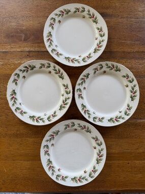 World Bazaars 'Holly Berry' Salad Plates (set of 4)